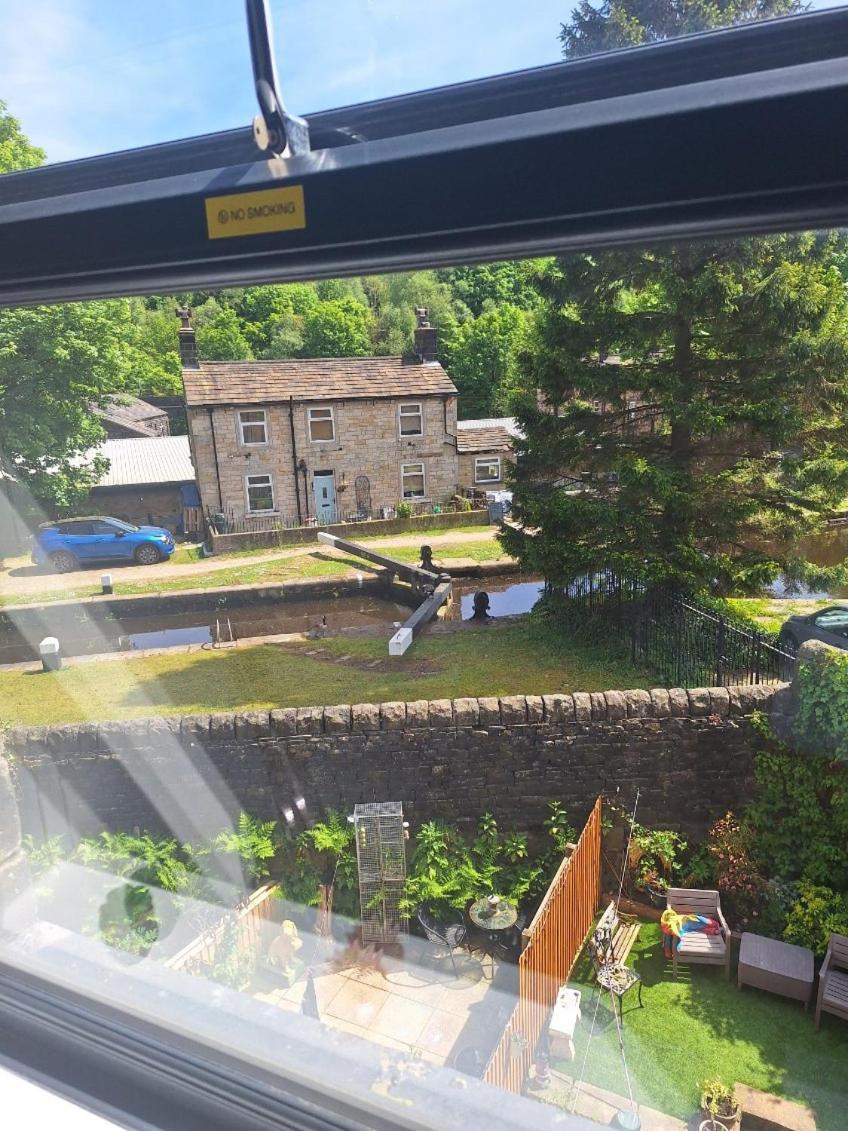 Todmorden Bed & Breakfast - The Toothless Mog Walsden Exterior photo