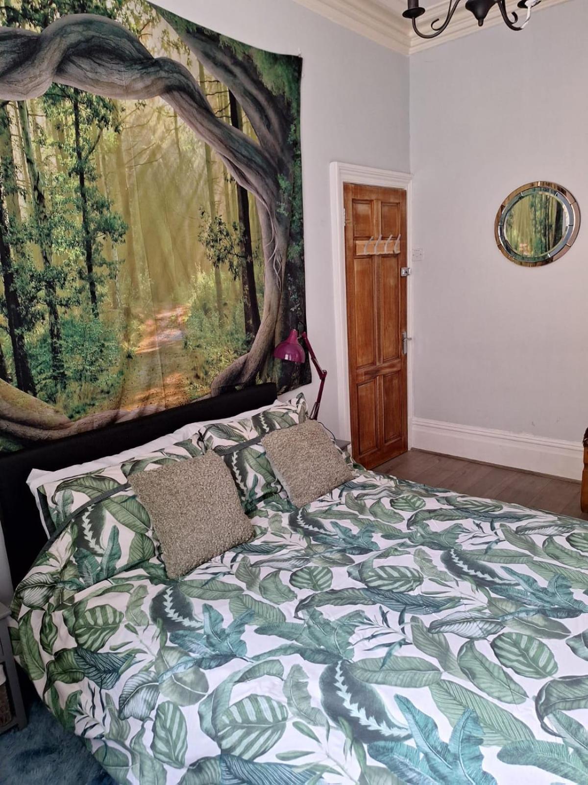 Todmorden Bed & Breakfast - The Toothless Mog Walsden Exterior photo